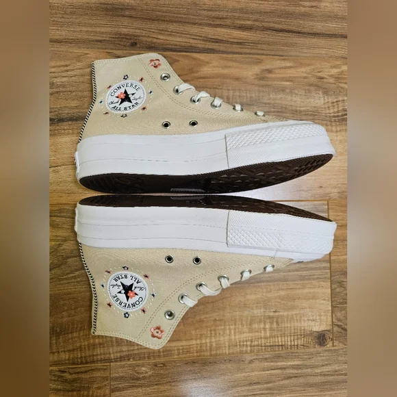 New Chuck Taylor All Star Lift Platform Petite Petals - Picture 6 of 11